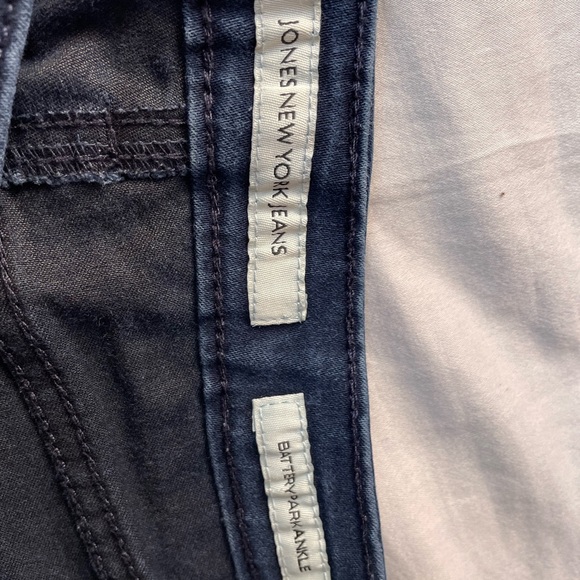 Flattering Blue Jeans - Picture 5 of 6